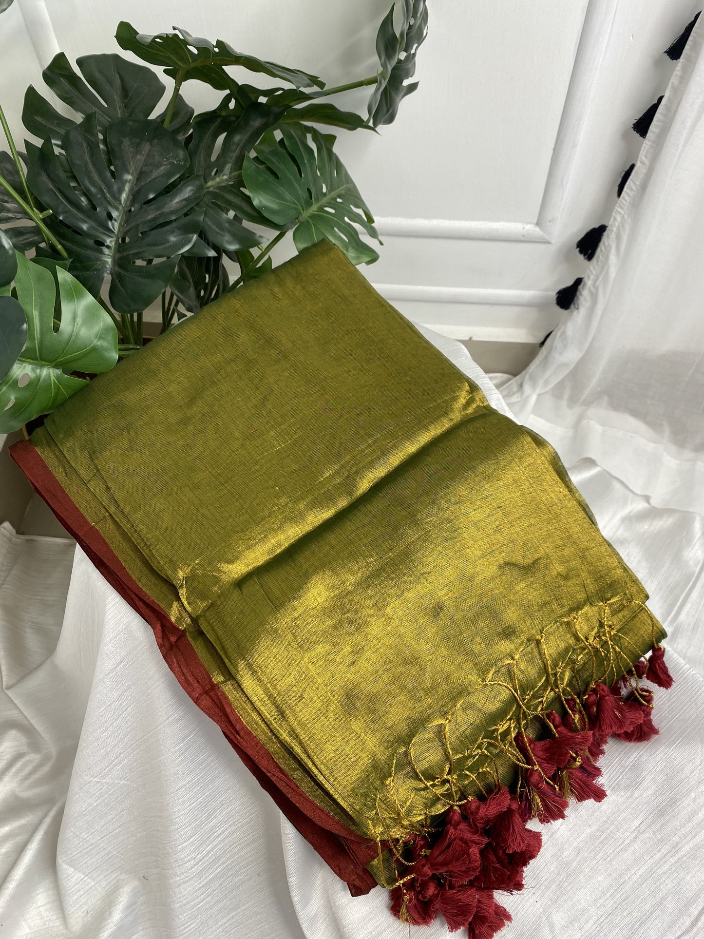 Mehendi Green ,Maroon Tassel, Maroon Border Plain Tissue Saree